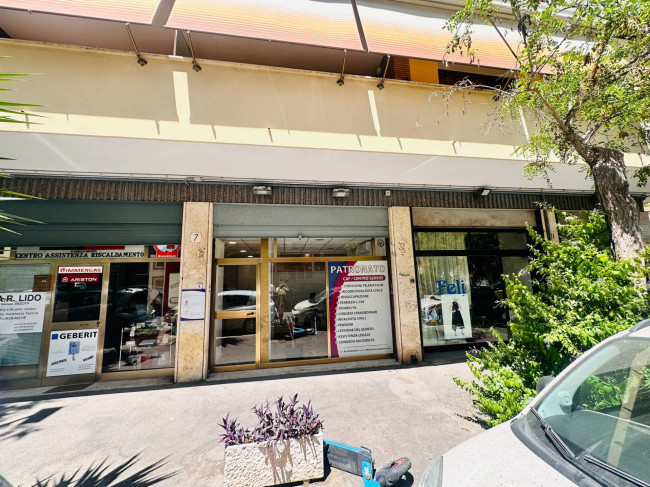 Locale commerciale in affitto a Roma