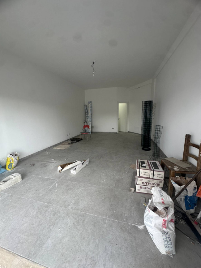 Locale commerciale in vendita a Fiumicino