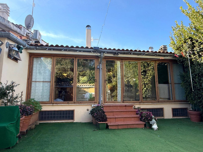 villa bifamiliare in vendita a Sacrofano