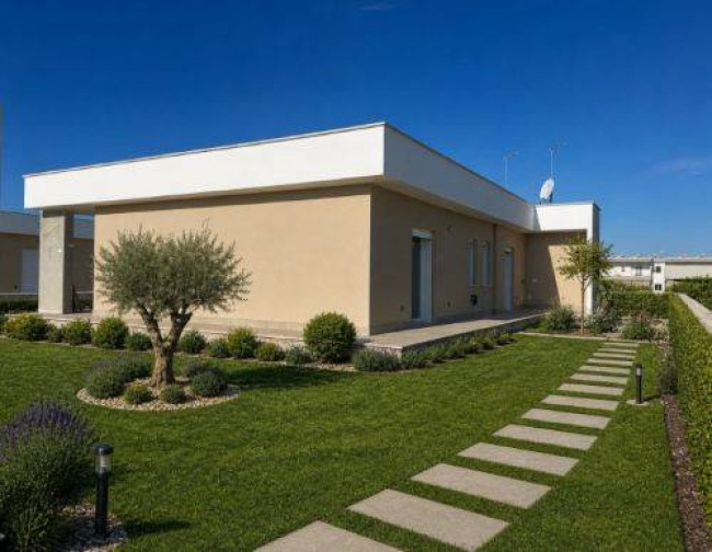villa bifamiliare in vendita a Fiumicino