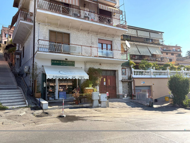 Locale commerciale in vendita a Sacrofano