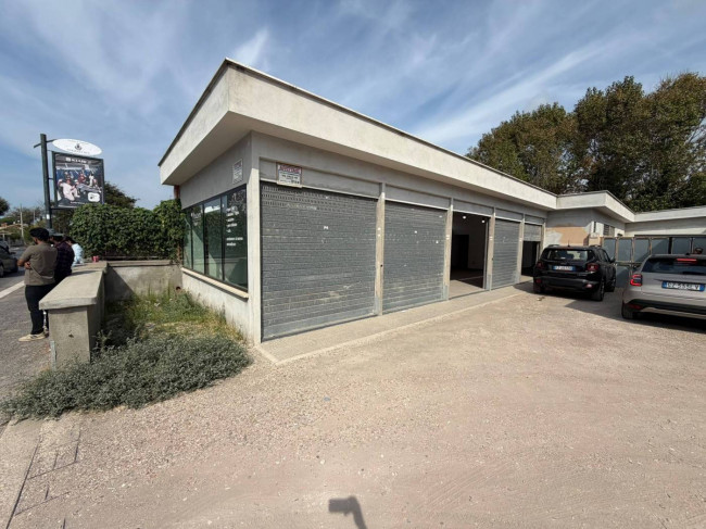 Locale commerciale in affitto a Fiumicino