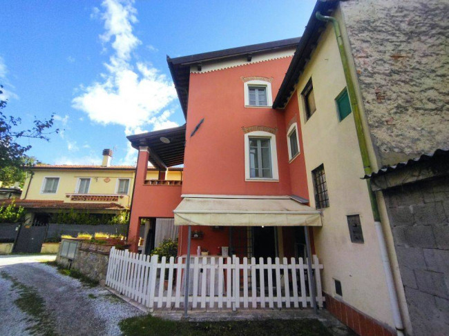 Villa Rustica in vendita a Camaiore