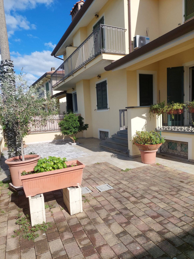 Villa bifamiliare in vendita a Camaiore