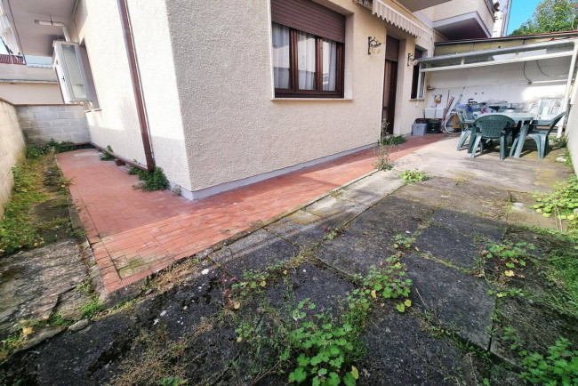 Appartamento piano terra in vendita a Viareggio