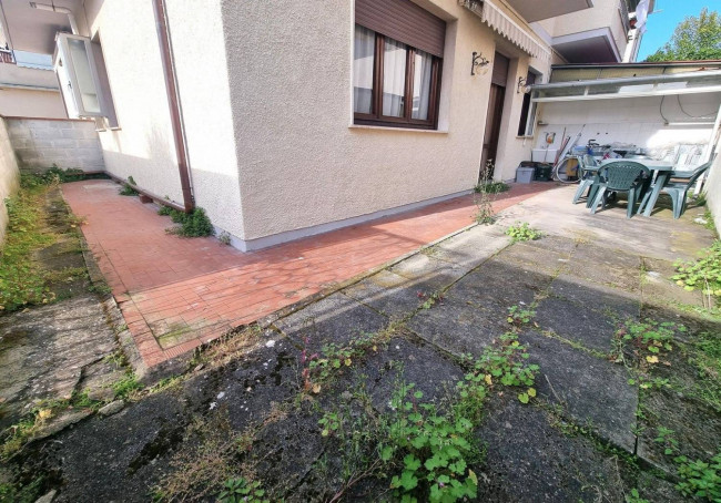 Appartamento piano terra in vendita a Viareggio
