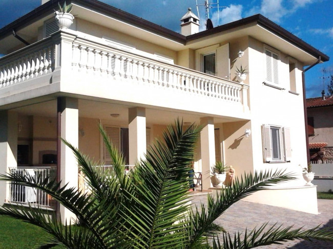 Villa Singola in vendita a Camaiore