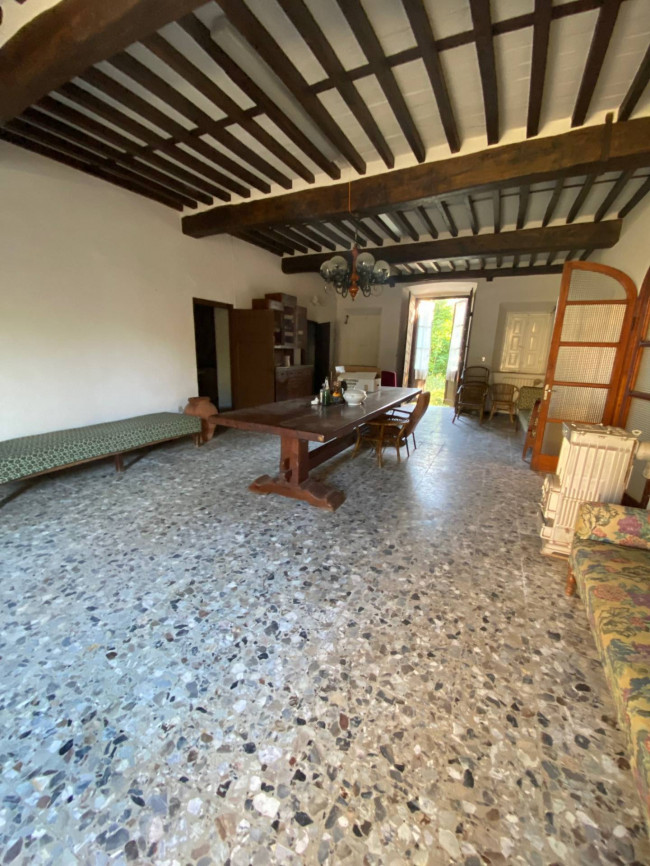 Proprietà rustica con terreno in vendita a Lucca