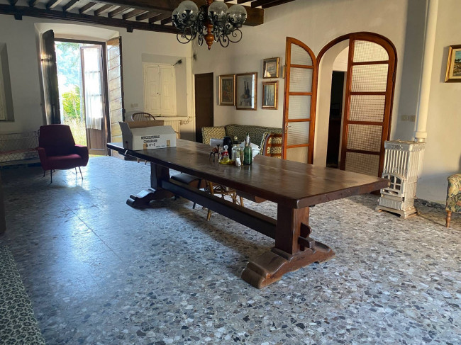 Proprietà rustica con terreno in vendita a Lucca