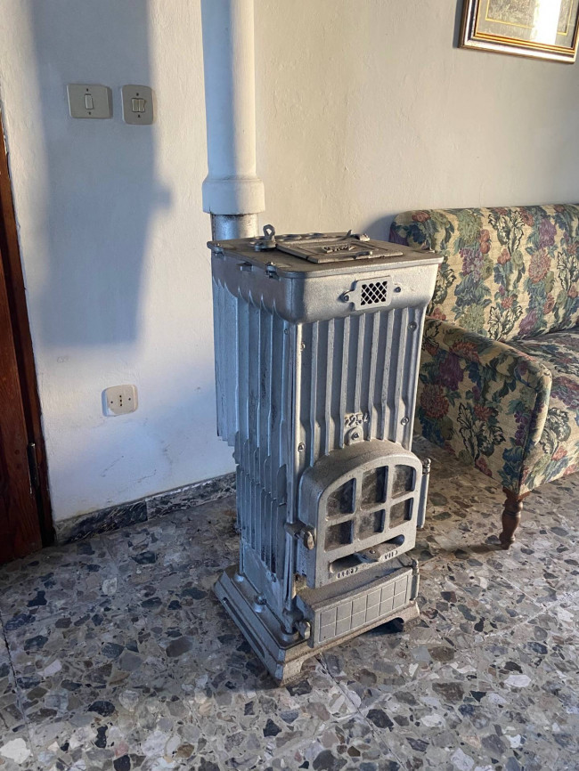 Proprietà rustica con terreno in vendita a Lucca