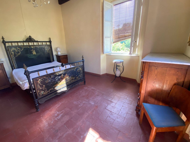 Proprietà rustica con terreno in vendita a Lucca