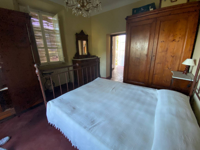 Proprietà rustica con terreno in vendita a Lucca