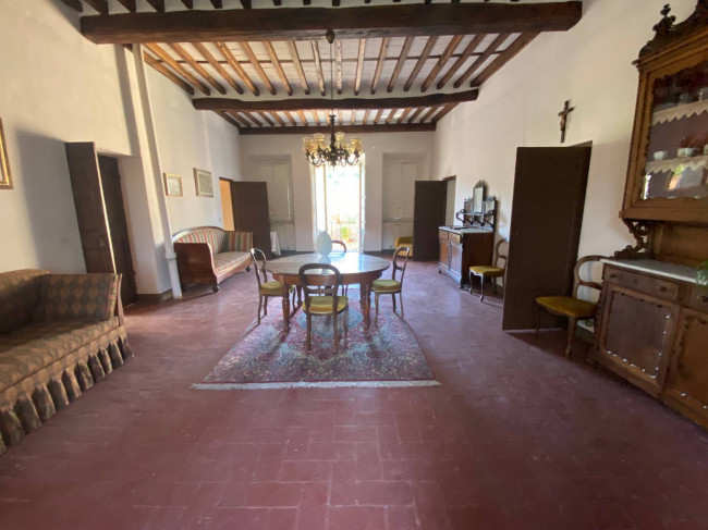 Proprietà rustica con terreno in vendita a Lucca
