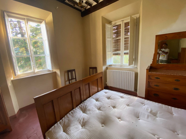Proprietà rustica con terreno in vendita a Lucca