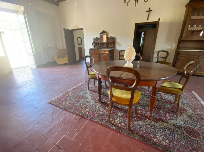 Proprietà rustica con terreno in vendita a Lucca
