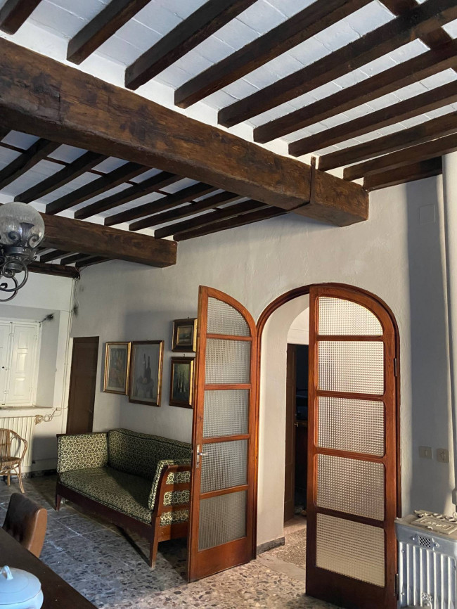 Proprietà rustica con terreno in vendita a Lucca
