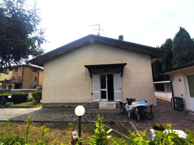 Villa bifamiliare in vendita a Camaiore