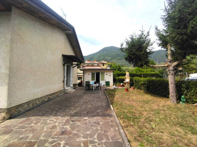 Villa bifamiliare in vendita a Camaiore