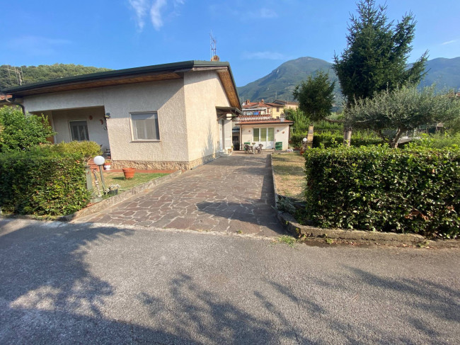 Villa bifamiliare in vendita a Camaiore
