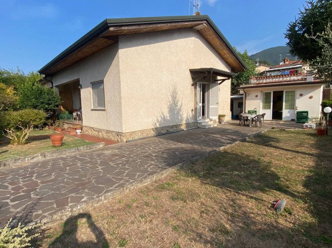 Villa bifamiliare in vendita a Camaiore