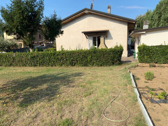 Villa bifamiliare in vendita a Camaiore