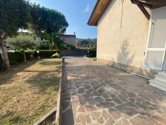 Villa bifamiliare in vendita a Camaiore