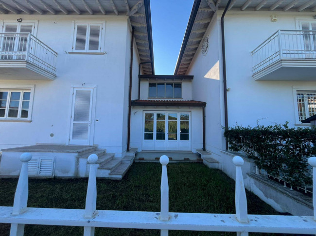 Villette a schiera in vendita a Camaiore