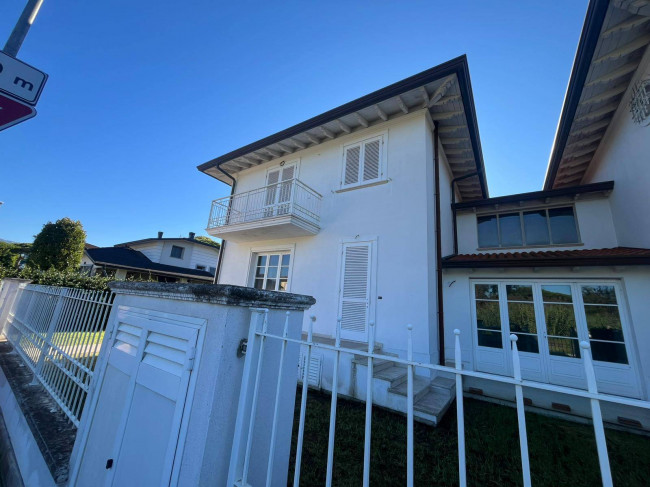 Villette a schiera in vendita a Camaiore