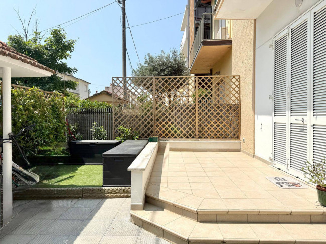 Villa bifamiliare in vendita a Camaiore