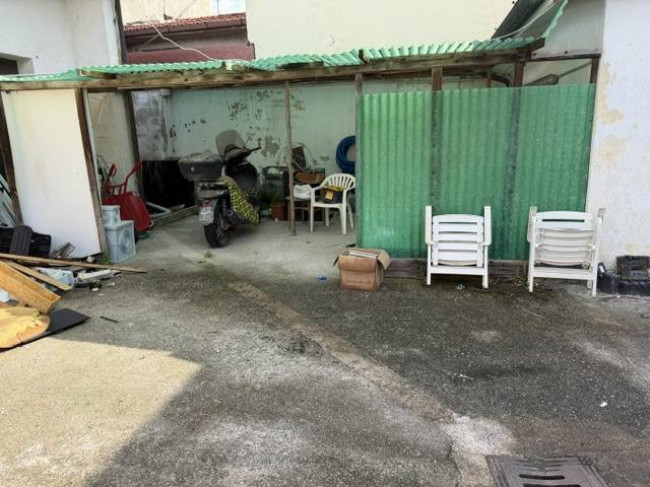 Locale commerciale in vendita a Viareggio