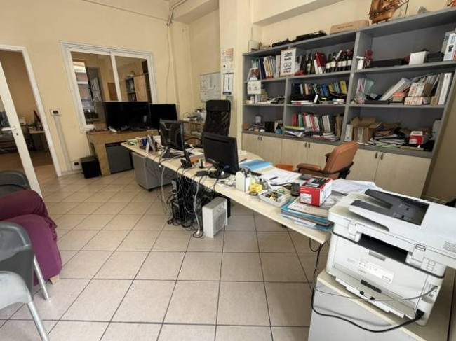 Locale commerciale in vendita a Viareggio