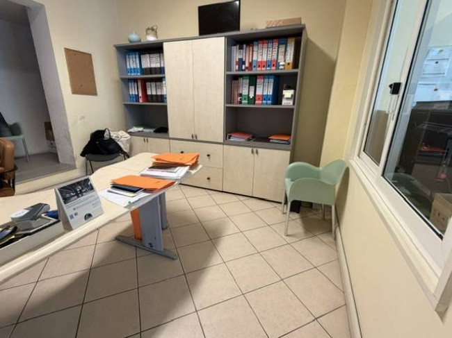 Locale commerciale in vendita a Viareggio