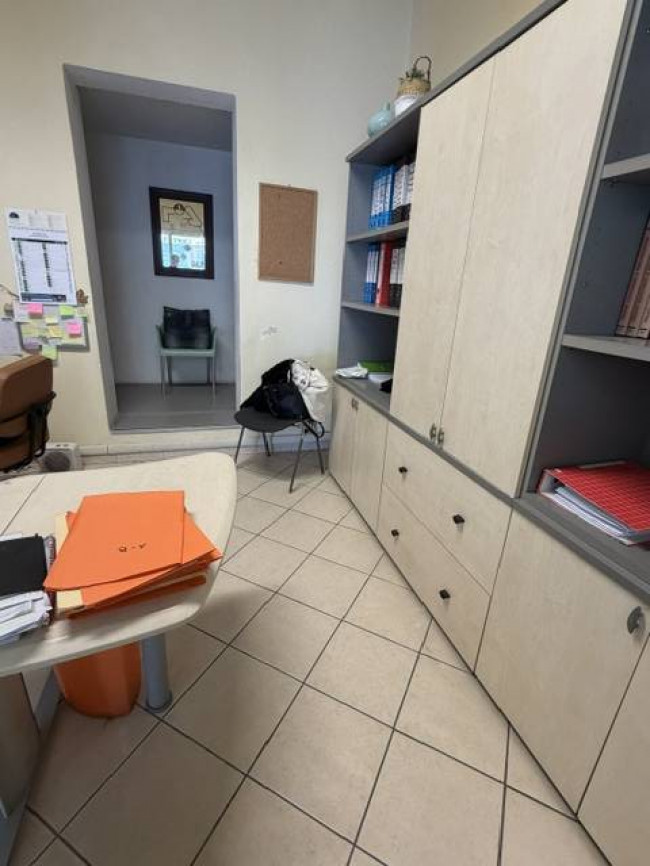 Locale commerciale in vendita a Viareggio