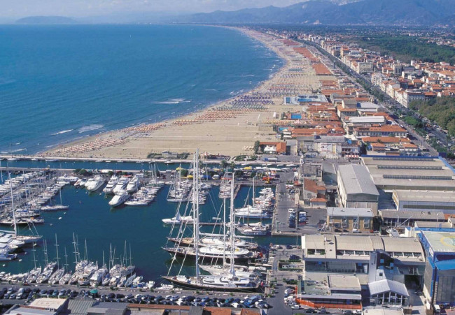 Appartamento in vendita a Viareggio