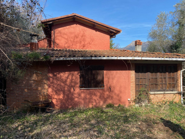 Proprietà rustica con terreno in vendita a Camaiore