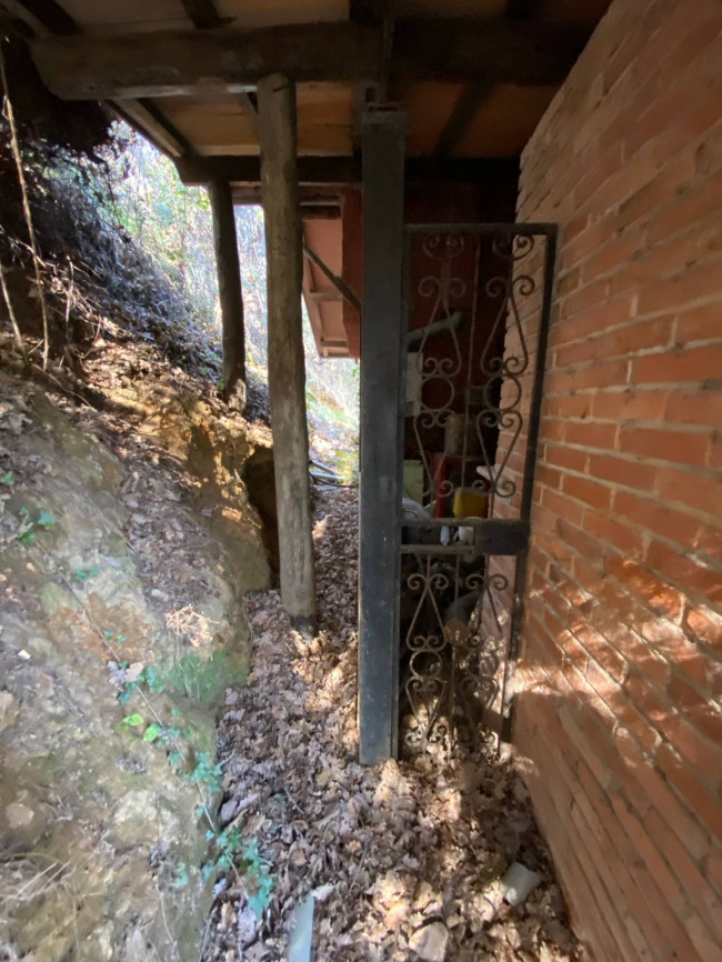 Proprietà rustica con terreno in vendita a Camaiore