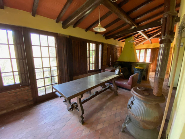 Proprietà rustica con terreno in vendita a Camaiore