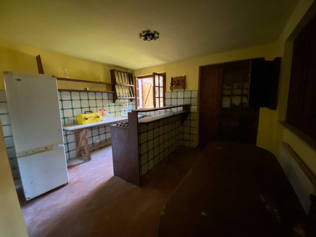 Proprietà rustica con terreno in vendita a Camaiore