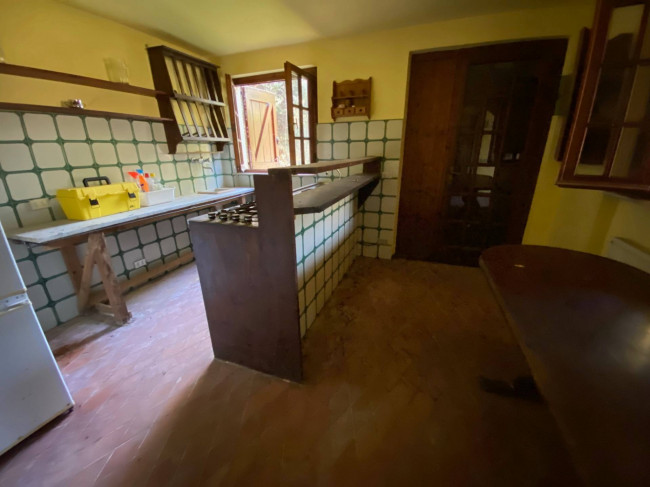 Proprietà rustica con terreno in vendita a Camaiore