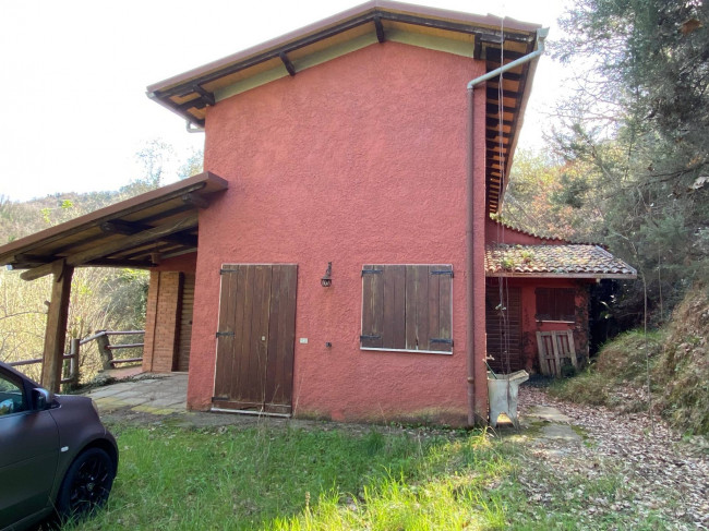 Proprietà rustica con terreno in vendita a Camaiore