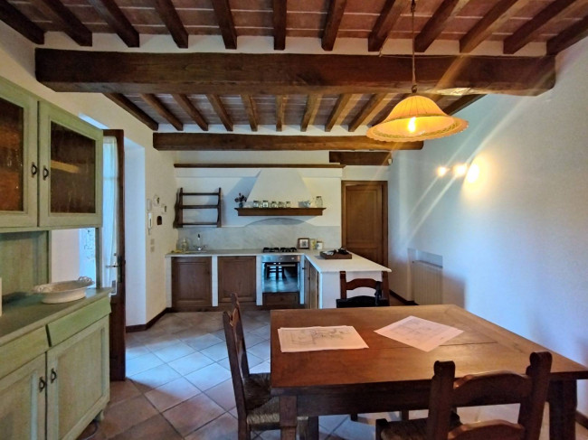 Proprietà rustica con terreno in vendita a Camaiore