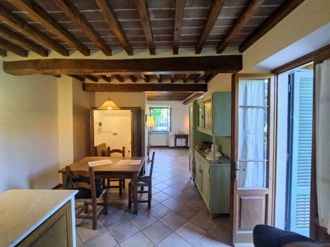 Proprietà rustica con terreno in vendita a Camaiore