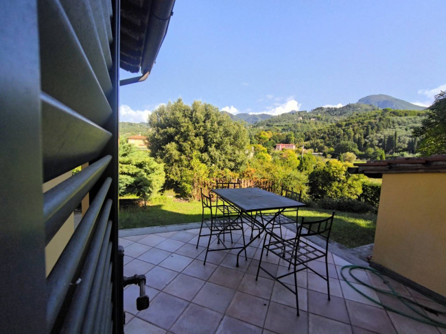 Proprietà rustica con terreno in vendita a Camaiore