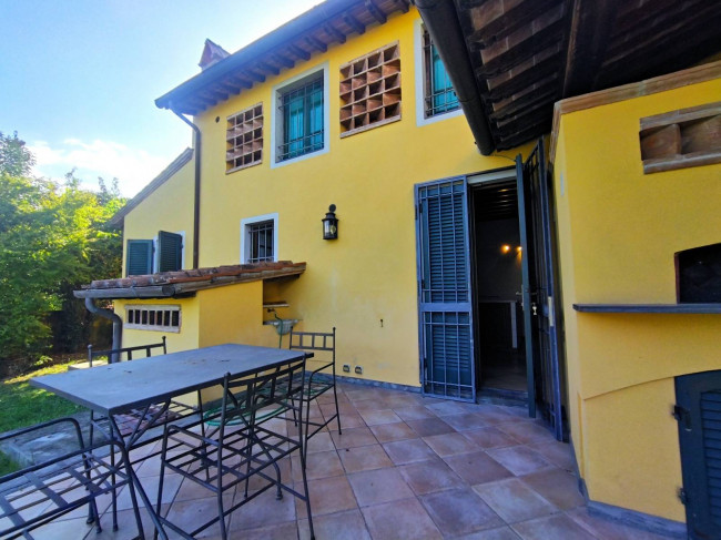 Proprietà rustica con terreno in vendita a Camaiore