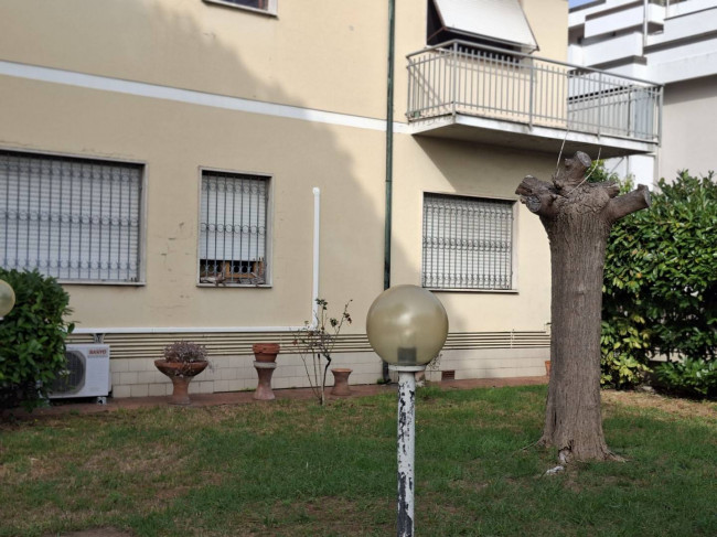 Appartamento piano terra in vendita a Viareggio