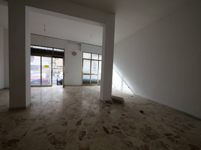 Locale commerciale in affitto a Ragusa