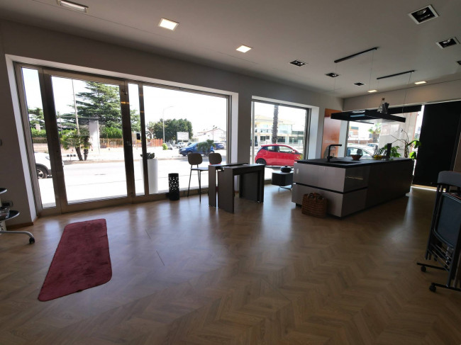 Locale commerciale in vendita a Ragusa