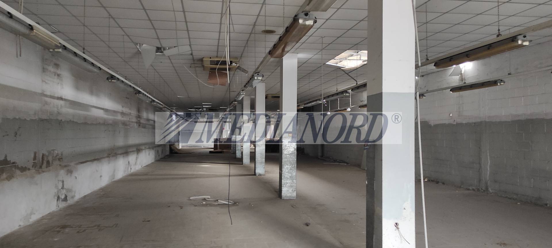 Capannone Commerciale in Vendita - Foto 2