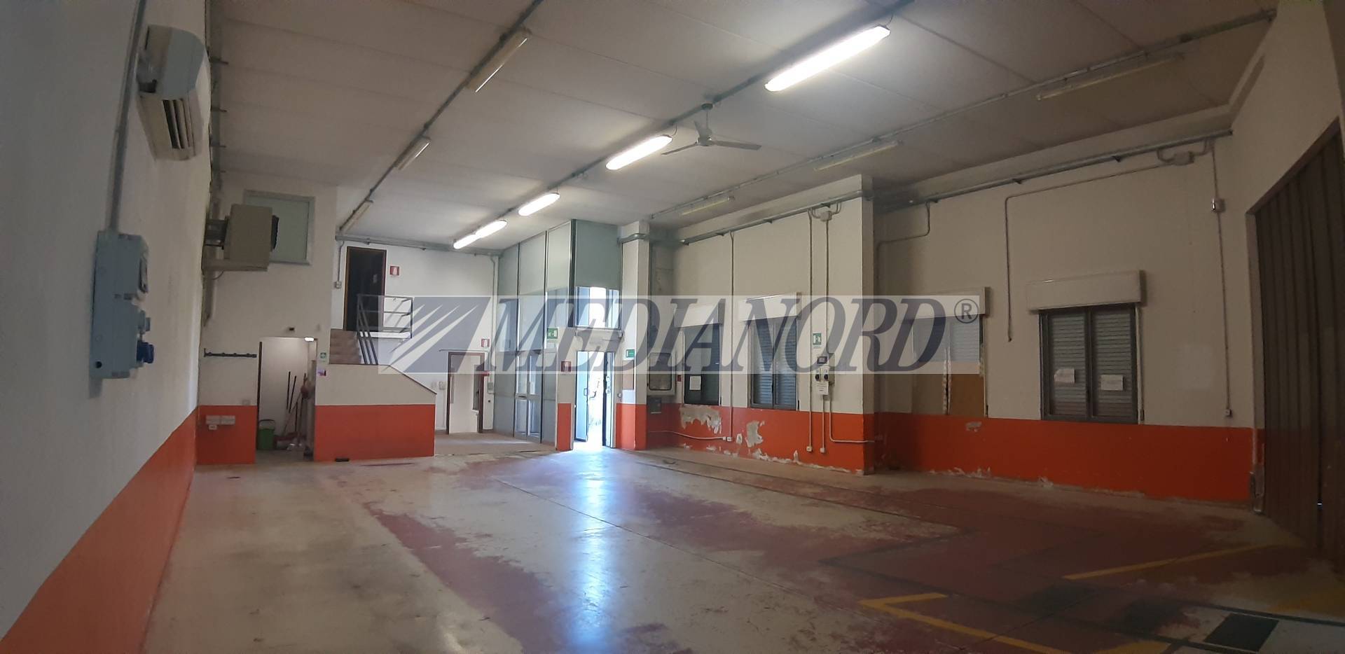 Capannone Commerciale in Vendita - Foto 8