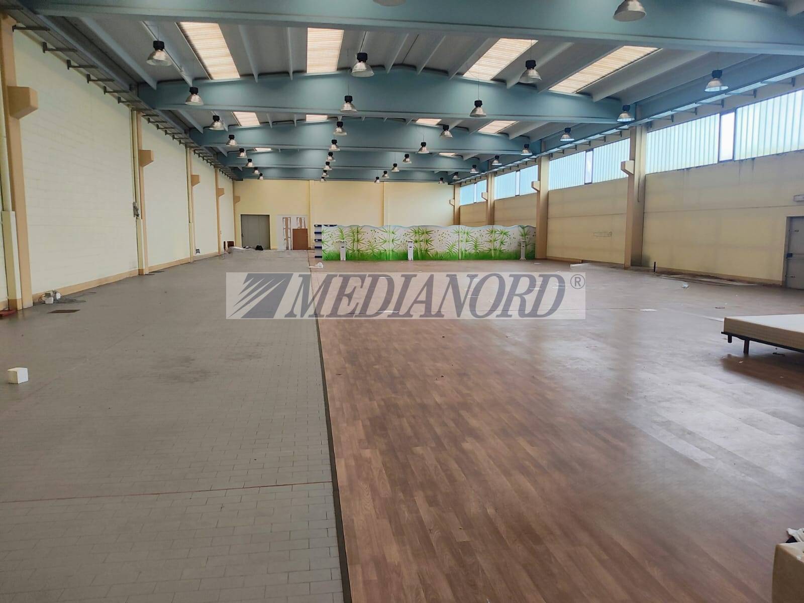 Capannone Commerciale in Vendita - Foto 2
